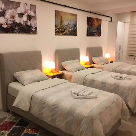 1 Min To Metro, Cosy Flat For 8 Guests, 3rd Floor