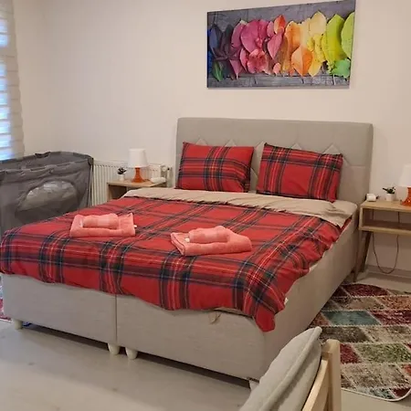 1 Min To Metro, Cosy Flat For 8 Guests, 3rd Floor *