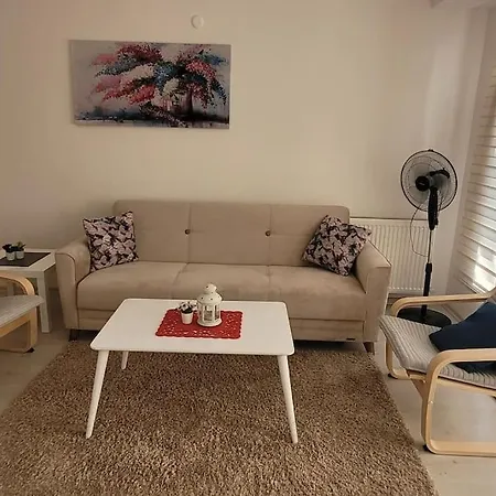 1 Min To Metro, Cosy Flat For 8 Guests, 3rd Floor Istanbul