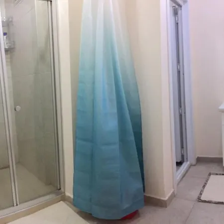 1 Min To Metro, Cosy Flat For 8 Guests, 3rd Floor イスタンブール