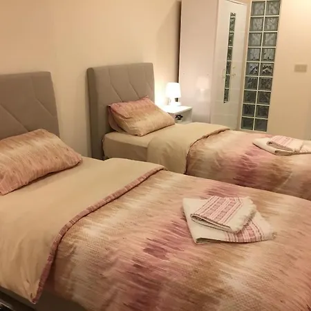 1 Min To Metro, Cosy Flat For 8 Guests, 3rd Floor Lägenhet Istanbul