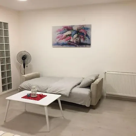 Lägenhet 1 Min To Metro, Cosy Flat For 8 Guests, 3rd Floor
