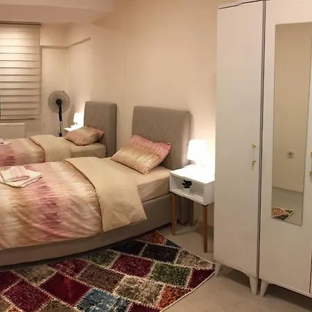1 Min To Metro, Cosy Flat For 8 Guests, 3rd Floor Lägenhet *