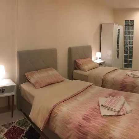 アパート 1 Min To Metro, Cosy Flat For 8 Guests, 3rd Floor